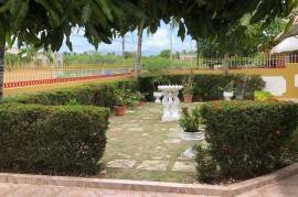 5 Bedrooms 4 Bathrooms, House for Sale in Spanish Town