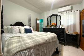 4 Bedrooms 2 Bathrooms, House for Sale in Kingston 19