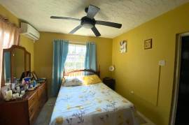 4 Bedrooms 2 Bathrooms, House for Sale in Kingston 19