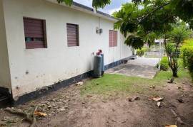 3 Bedrooms 2 Bathrooms, House for Sale in Kingston 19