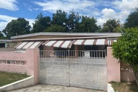 5 Bedrooms 3 Bathrooms, House for Sale in Kingston 20