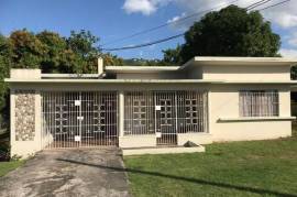 5 Bedrooms 3 Bathrooms, House for Sale in Kingston 19