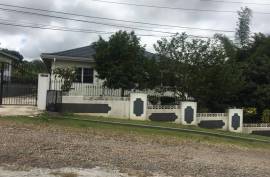 5 Bedrooms 3 Bathrooms, House for Sale in Mandeville