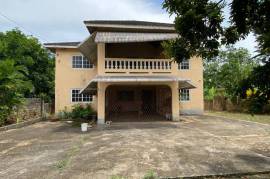 5 Bedrooms 4 Bathrooms, House for Sale in Linstead