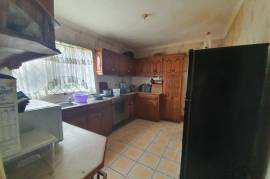 5 Bedrooms 3 Bathrooms, House for Sale in Hat Field