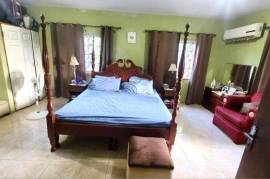 4 Bedrooms 2 Bathrooms, House for Sale in Spanish Town