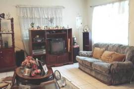 4 Bedrooms 3 Bathrooms, House for Sale in May Pen