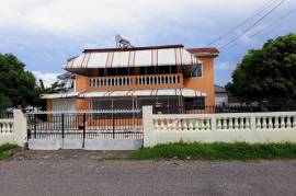 4 Bedrooms 3 Bathrooms, House for Sale in May Pen