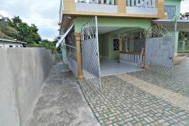 4 Bedrooms 3 Bathrooms, House for Sale in Linstead