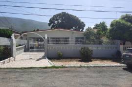 5 Bedrooms 3 Bathrooms, House for Sale in Kingston 2