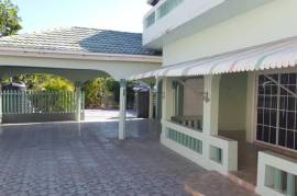 3 Bedrooms 5 Bathrooms, House for Sale in May Pen