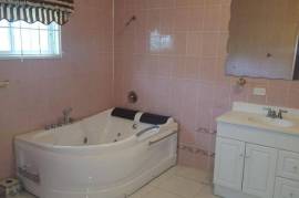 3 Bedrooms 5 Bathrooms, House for Sale in May Pen