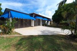 4 Bedrooms 3 Bathrooms, House for Sale in Spanish Town