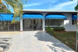 4 Bedrooms 3 Bathrooms, House for Sale in Spanish Town