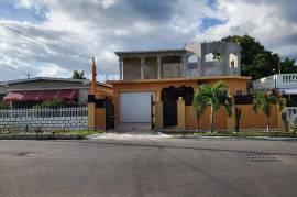 3 Bedrooms 4 Bathrooms, House for Sale in Gregory Park