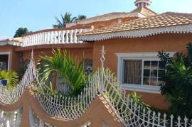 4 Bedrooms 3 Bathrooms, House for Private in Spanish Town