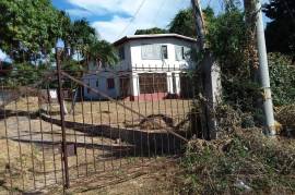 5 Bedrooms 3 Bathrooms, House for Sale in May Pen