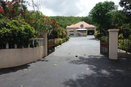 3 Bedrooms 2 Bathrooms, House for Sale in Watson Hill