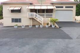 3 Bedrooms 2 Bathrooms, House for Sale in Watson Hill