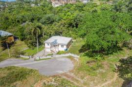 5 Bedrooms 3 Bathrooms, House for Sale in Mandeville