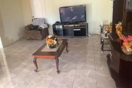 4 Bedrooms 3 Bathrooms, House for Sale in May Pen