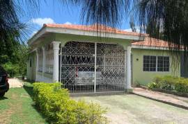 4 Bedrooms 3 Bathrooms, House for Sale in May Pen