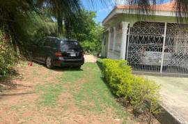 4 Bedrooms 3 Bathrooms, House for Sale in May Pen