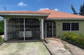 4 Bedrooms 3 Bathrooms, House for Sale in May Pen