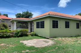 4 Bedrooms 3 Bathrooms, House for Sale in May Pen