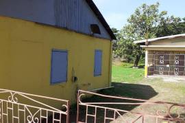 4 Bedrooms 2 Bathrooms, House for Sale in May Pen