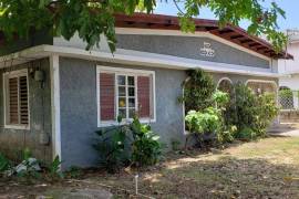 4 Bedrooms 3 Bathrooms, House for Sale in Kingston 20