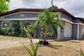 4 Bedrooms 3 Bathrooms, House for Sale in Kingston 20