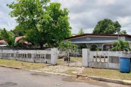 4 Bedrooms 3 Bathrooms, House for Sale in Kingston 20