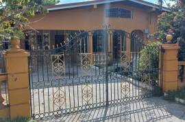 7 Bedrooms 3 Bathrooms, House for Sale in Spanish Town