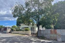 5 Bedrooms 2 Bathrooms, House for Sale in Kingston 13