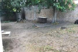 4 Bedrooms 2 Bathrooms, House for Sale in Kingston 10