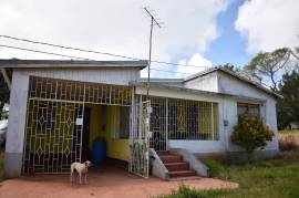 3 Bedrooms 1 Bathrooms, House for Sale in Spur Tree