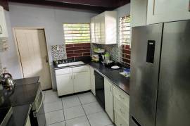 3 Bedrooms 2 Bathrooms, House for Sale in Kingston 19