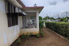 3 Bedrooms 2 Bathrooms, House for Sale in Kingston 19