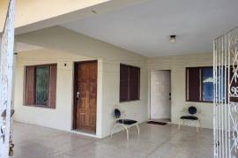 6 Bedrooms 4 Bathrooms, House for Sale in Spanish Town