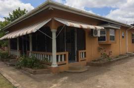 3 Bedrooms 3 Bathrooms, House for Sale in May Pen