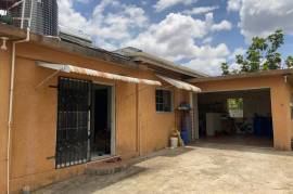 3 Bedrooms 3 Bathrooms, House for Sale in May Pen