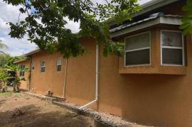 3 Bedrooms 3 Bathrooms, House for Sale in May Pen