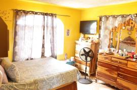 5 Bedrooms 4 Bathrooms, House for Sale in Spanish Town