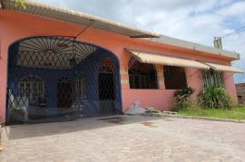 5 Bedrooms 4 Bathrooms, House for Sale in Spanish Town