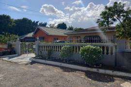 3 Bedrooms 1 Bathrooms, House for Sale in Spanish Town