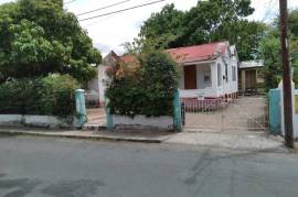 5 Bedrooms 2 Bathrooms, House for Sale in Kingston 5