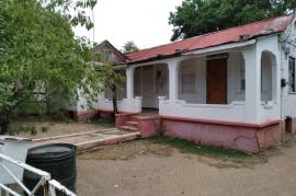 5 Bedrooms 2 Bathrooms, House for Sale in Kingston 5