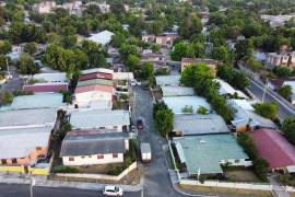 3 Bedrooms 3 Bathrooms, House for Sale in Kingston 19