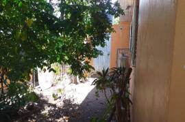 3 Bedrooms 3 Bathrooms, House for Sale in Kingston 19